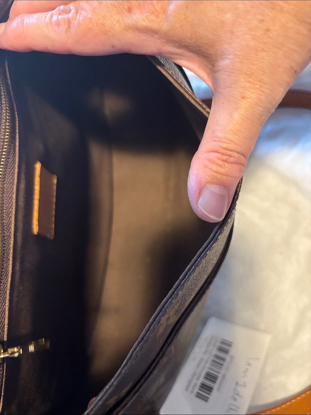 Louis Vuitton Monogram
Menilmontant Shoulder/Crossbody.
COA/ LV dust bag - Picture 15 of 17